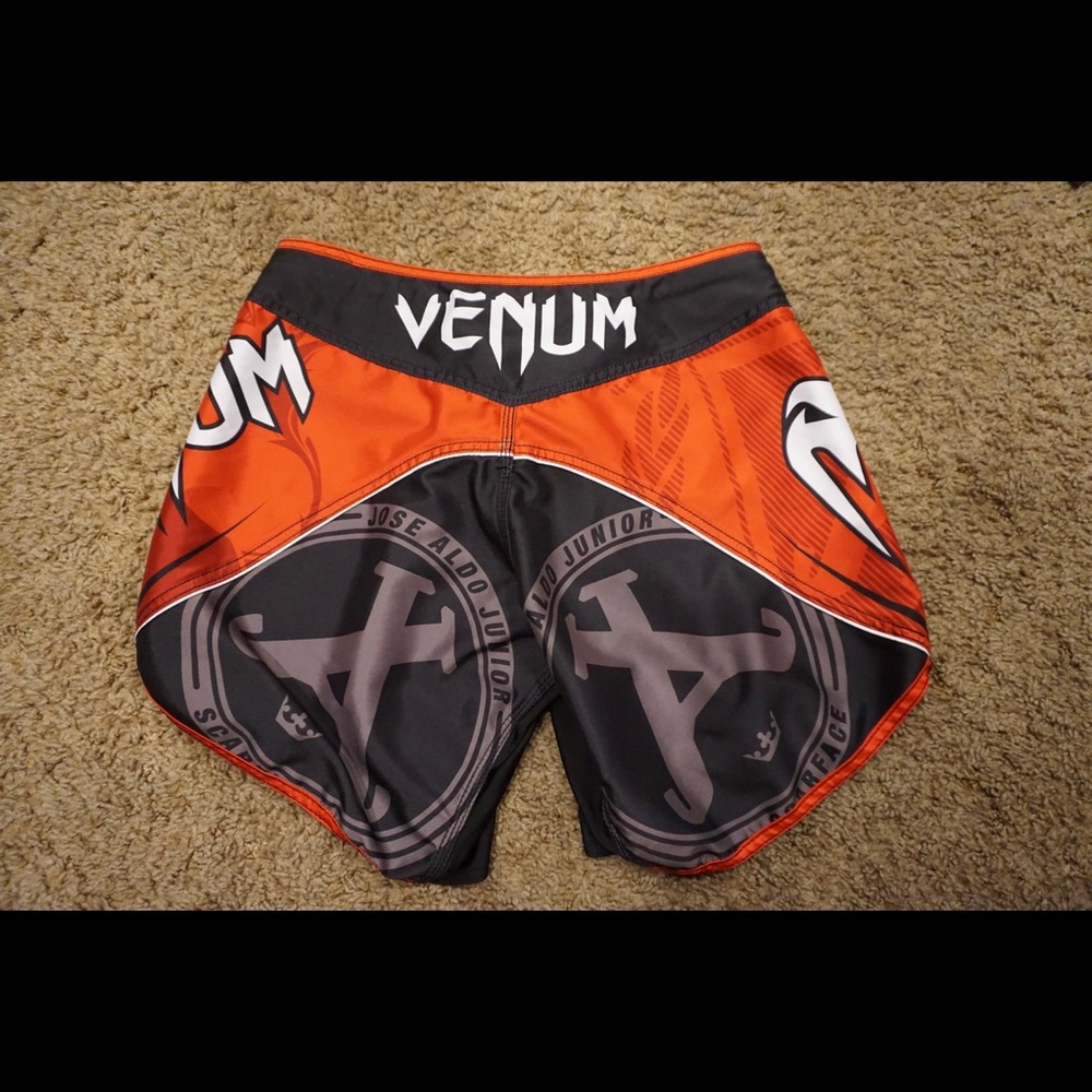 VENUM JOSÉ ALDO UFC LTD EDITION FIGHTSHORTS - RED 33